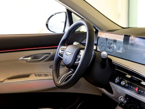New 2026 Genesis GV70 2.5T Advanced AWD/4WD image 29