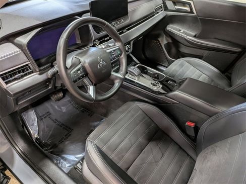 Used 2025 Mitsubishi Outlander SEL image 11