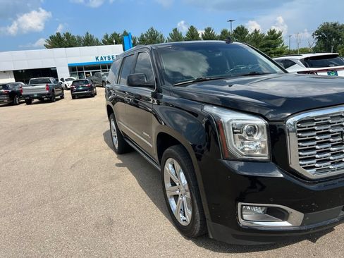 Used 2018 GMC Yukon Denali w/ Denali Ultimate Package AWD/4WD image 12