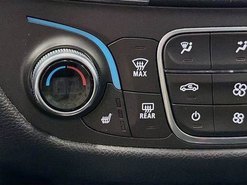 Used 2018 Chevrolet Equinox LT image 17