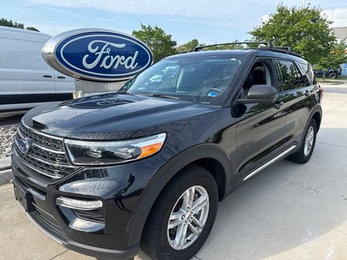 Used 2023 Ford Explorer XLT w/ Equipment Group 202A AWD/4WD image 1