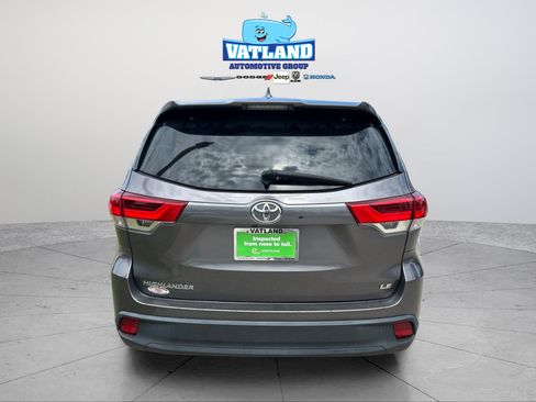Used 2019 Toyota Highlander Plus FWD image 4