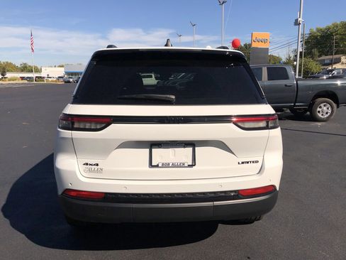 New 2025 Jeep Grand Cherokee Limited w/ Black Appearance Package image 19