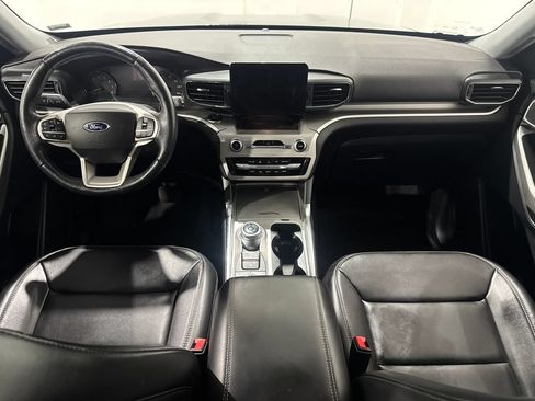 Used 2022 Ford Explorer XLT AWD/4WD image 30