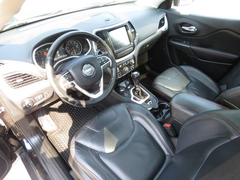 Used 2016 Jeep Cherokee Trailhawk w/ Comfort/Convenience Group AWD/4WD image 11