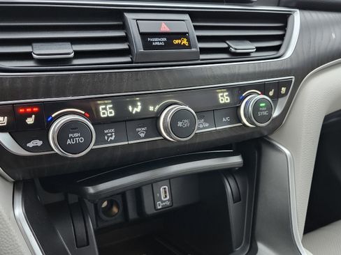 Used 2020 Honda Accord Touring image 36