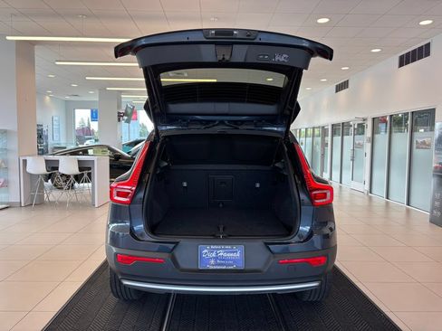 Used 2022 Volvo XC40 T5 Momentum AWD/4WD image 9