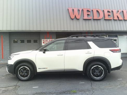 Used 2024 Nissan Pathfinder Rock Creek AWD/4WD image 4