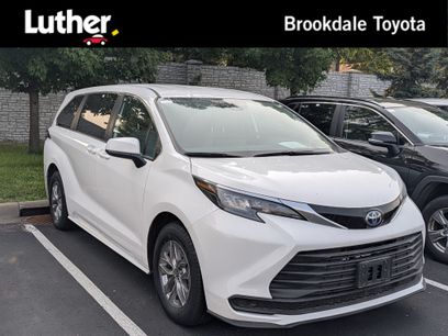 Certified 2025 Toyota Sienna LE
