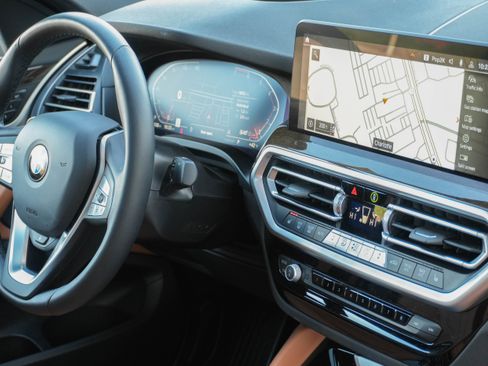 Certified 2025 BMW X4 xDrive30i image 10