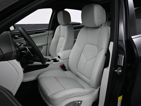 New 2026 Porsche Macan S AWD/4WD image 5