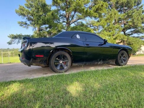 Used 2015 Dodge Challenger SXT RWD image 8