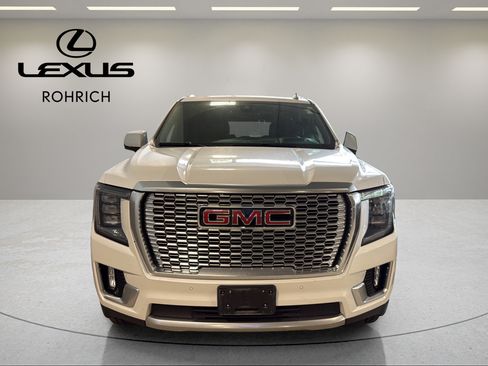 Used 2021 GMC Yukon Denali w/ Denali Premium Package AWD/4WD image 2
