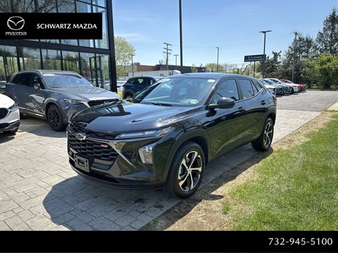 Used 2024 Chevrolet Trax RS FWD image 1