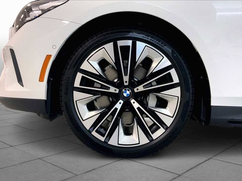 New 2026 BMW 530i xDrive w/ Premium Package image 11