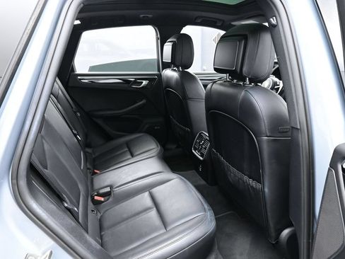 Certified 2020 Porsche Macan AWD/4WD image 27