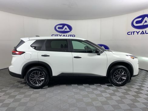 Used 2024 Nissan Rogue S FWD image 2