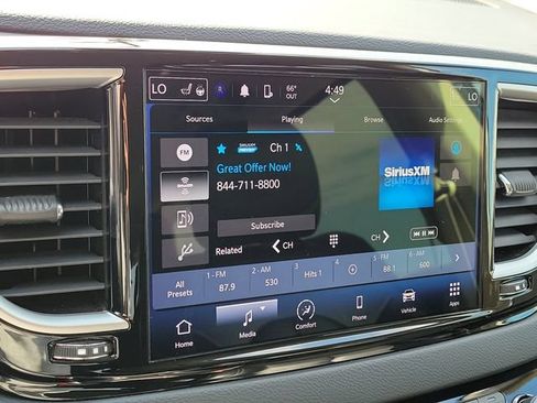 Used 2023 Chrysler Pacifica Touring-L FWD image 13