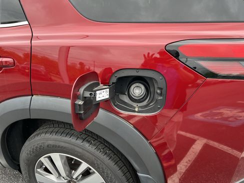 Used 2022 Nissan Pathfinder SL image 8