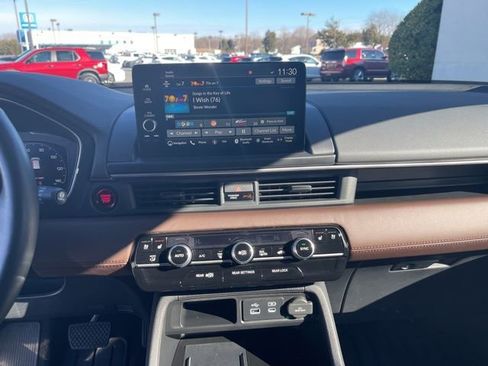 Used 2025 Honda Pilot Elite image 13