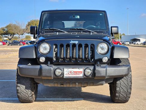 Used 2018 Jeep Wrangler Unlimited Rubicon w/ Connectivity Group image 7