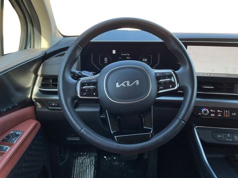 Used 2025 Kia Carnival SX Prestige image 12