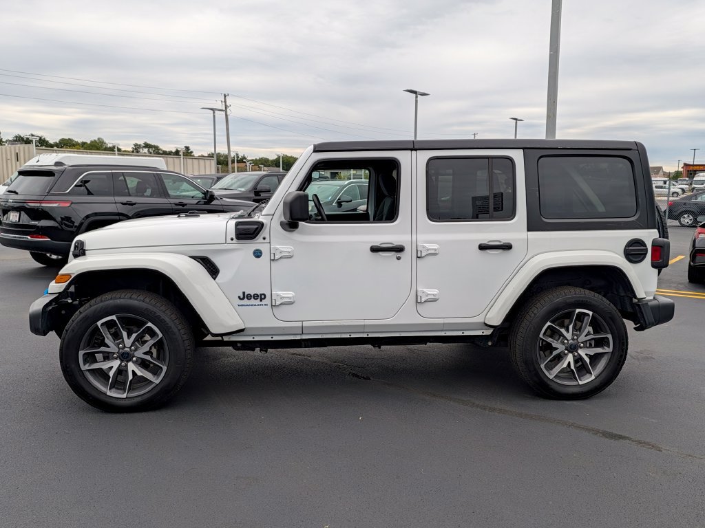 Used 2024 Jeep Wrangler Unlimited AWD/4WD image 8
