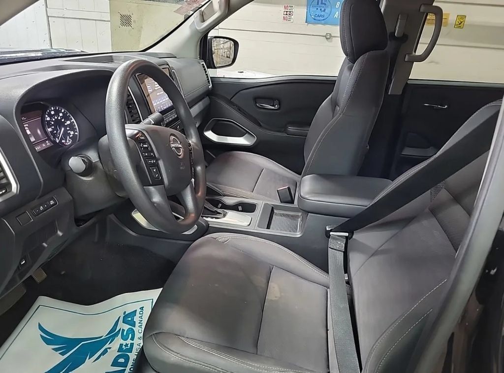 Used 2023 Nissan Frontier SV AWD/4WD image 5