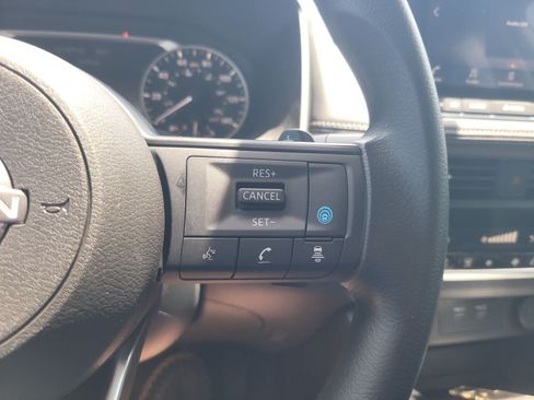 Used 2024 Nissan Rogue SV AWD/4WD image 15