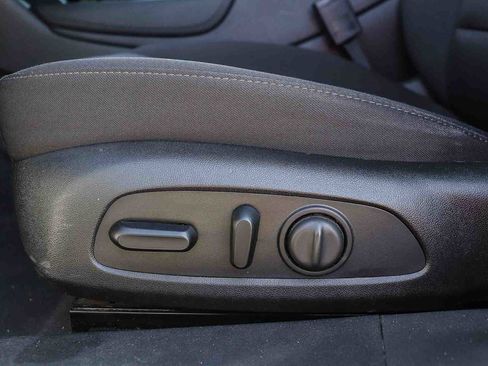 Used 2017 Chevrolet Malibu Hybrid image 16