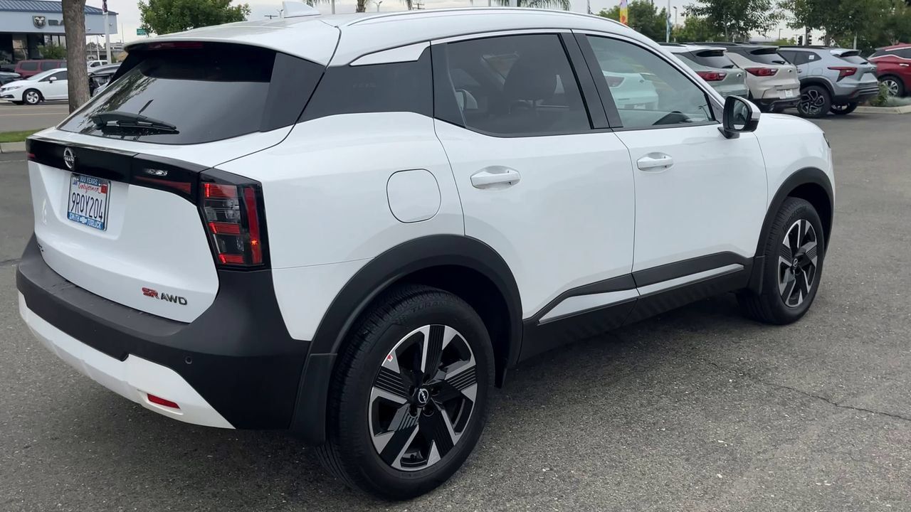Used 2025 Nissan Kicks SR AWD/4WD image 7
