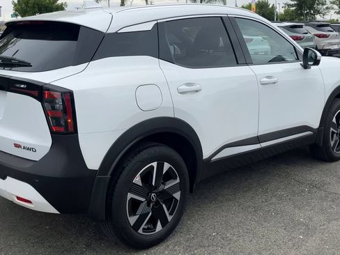 Used 2025 Nissan Kicks SR AWD/4WD image 7