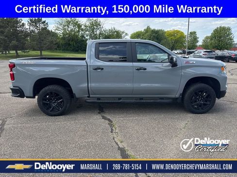 Used 2024 Chevrolet Silverado 1500 LT Trail Boss w/ LT Trail Boss Premium Package AWD/4WD image 6