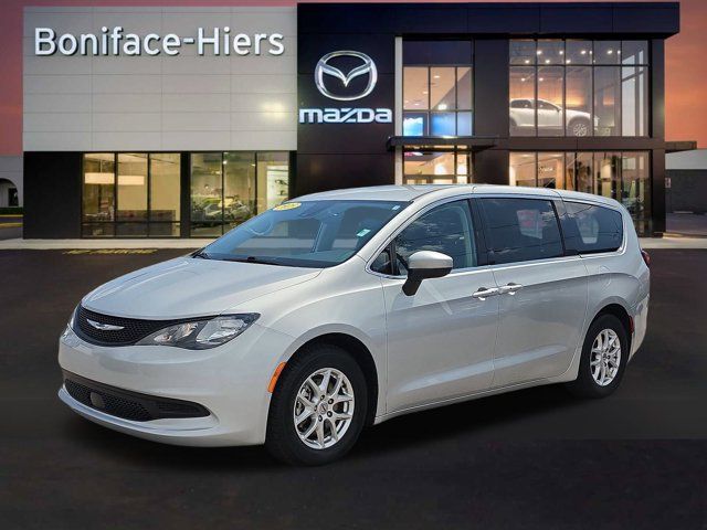 Used 2023 Chrysler Voyager LX FWD image 2