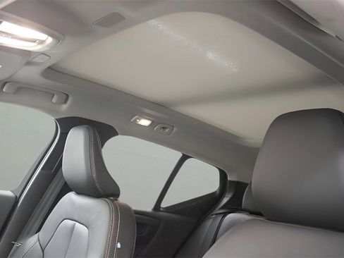 Certified 2025 Volvo XC40 B5 Plus image 28