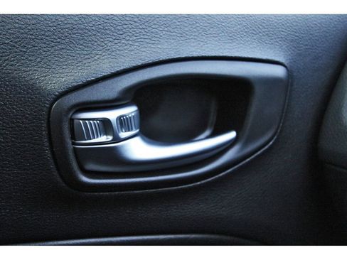 Used 2020 Jeep Compass Latitude image 23