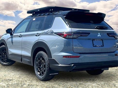 New 2026 Mitsubishi Outlander AWD image 3