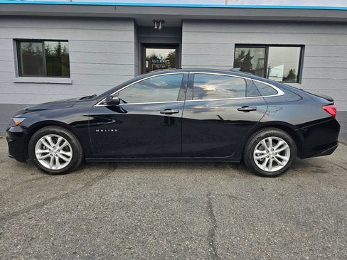 Used 2018 Chevrolet Malibu LT FWD image 2