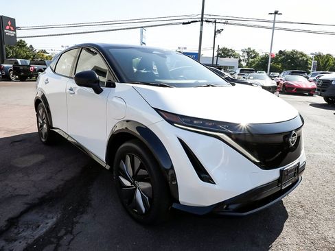 Used 2024 Nissan Ariya AWD image 3
