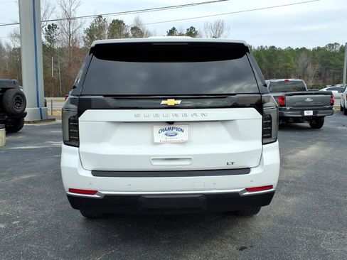 Used 2025 Chevrolet Suburban LT w/ Comfort Package image 27