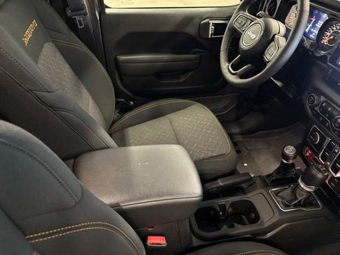 Used 2025 Jeep Gladiator Mojave w/ Convenience Group image 20