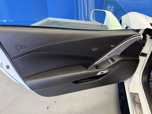 Used 2018 Chevrolet Corvette Stingray Coupe w/ 1LT RWD image 9