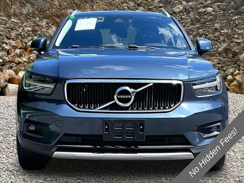 Used 2021 Volvo XC40 T4 Momentum FWD image 3