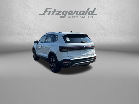 Used 2025 Volkswagen Taos SE AWD/4WD image 6