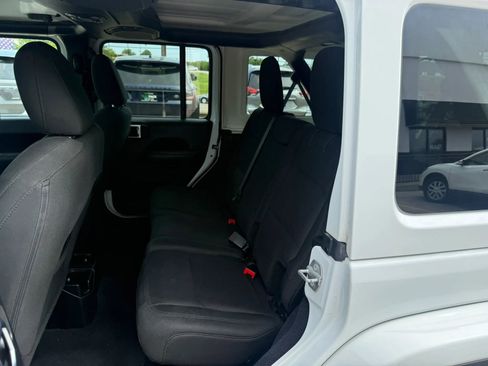 Used 2018 Jeep Wrangler Unlimited Sahara w/ Uconnect 4C Nav & Sound Group AWD/4WD image 21