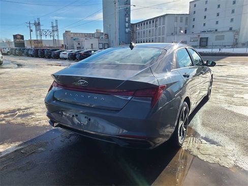 Used 2021 Hyundai Elantra SEL w/ Convenience + Premium Package image 7