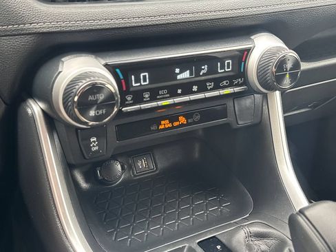 Used 2025 Toyota RAV4 LE AWD/4WD image 25