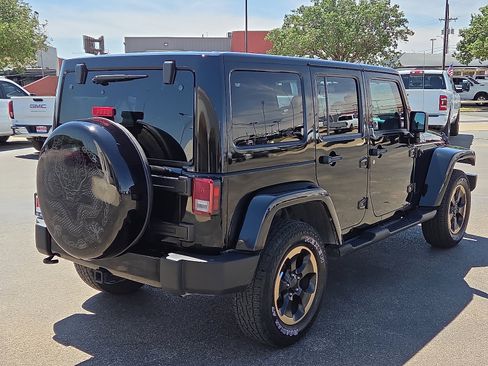 Used 2014 Jeep Wrangler Unlimited Sahara image 4