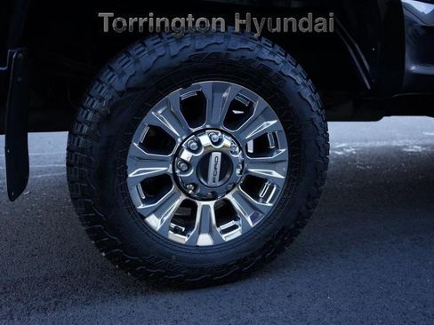 Used 2017 Ford F250 Lariat w/ Chrome Package image 9