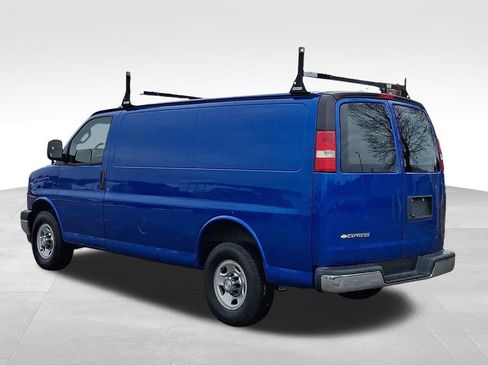 Used 2018 Chevrolet Express 2500 w/ Driver Convenience Package image 4